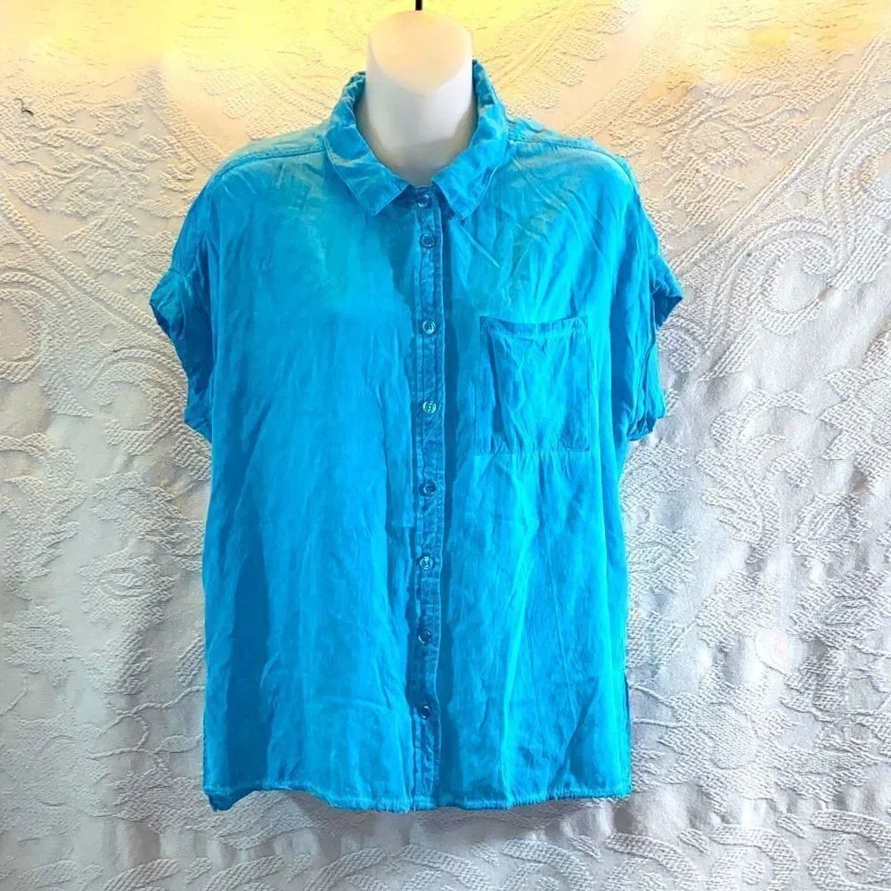 Vuélvete Heart Blue Button-Up Short Sleeve Shirt Size L